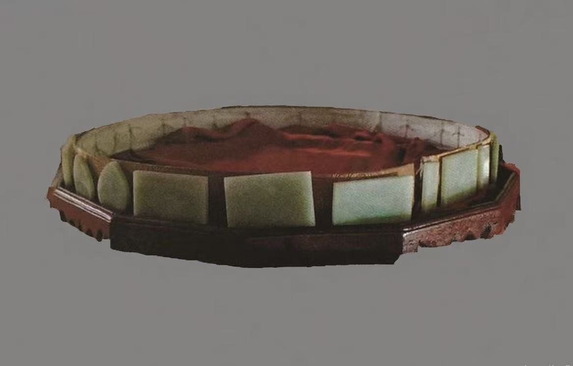 据传为苏轼所留玉带，镇江金山寺收藏。